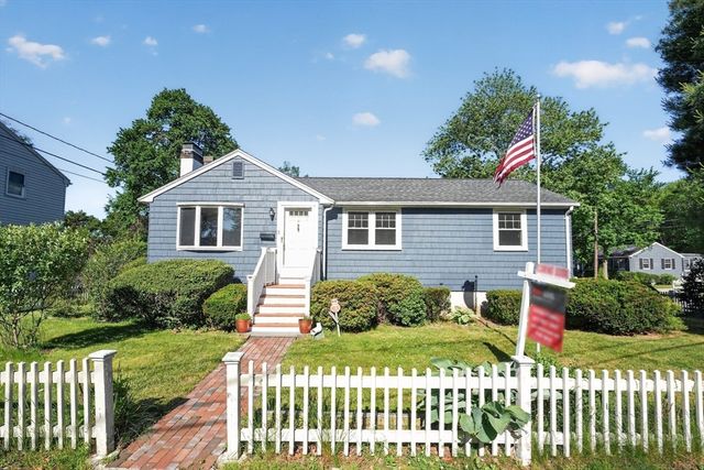 3 Rindone St, Holbrook, MA 02343