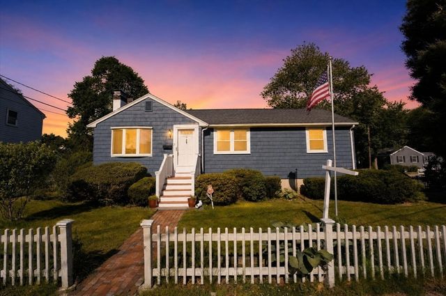 3 Rindone St, Holbrook, MA 02343