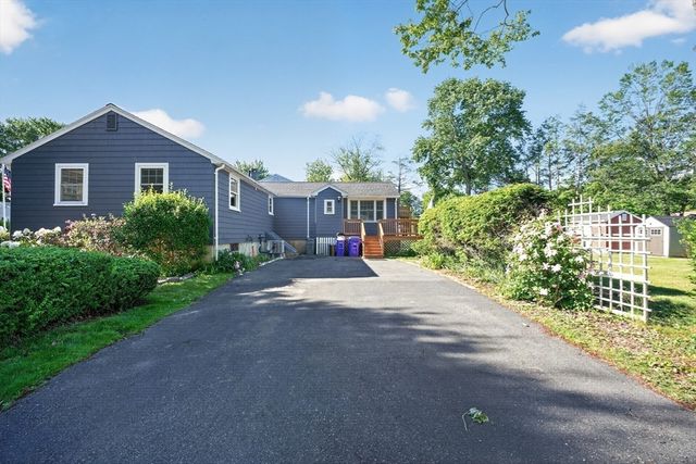 3 Rindone St, Holbrook, MA 02343