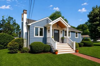 3 Rindone St, Holbrook, MA 02343