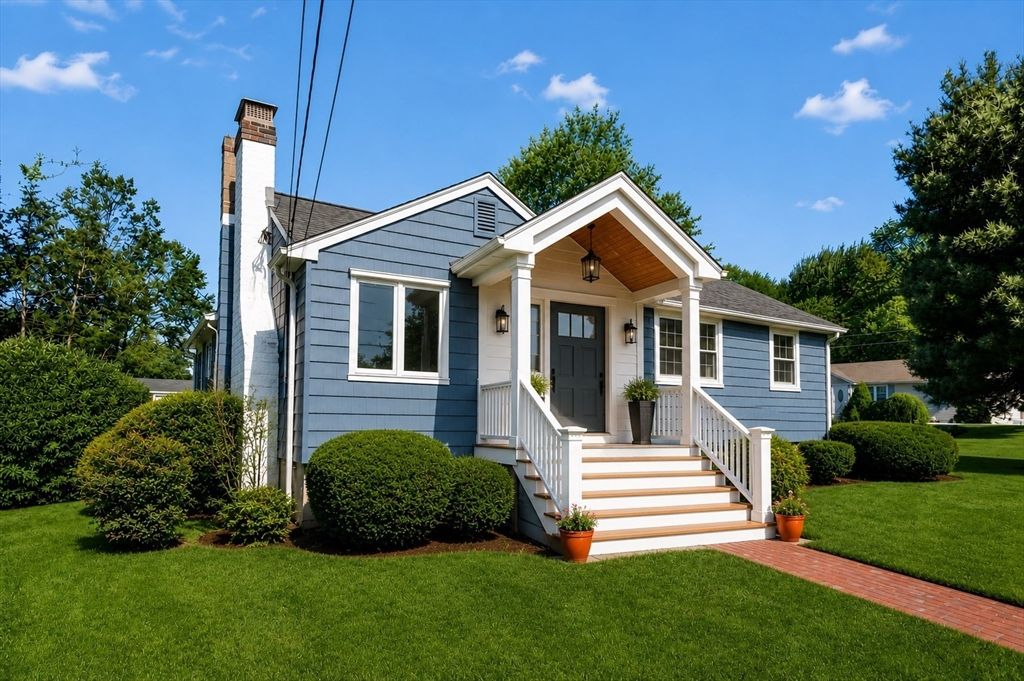 3 Rindone St, Holbrook, MA 02343