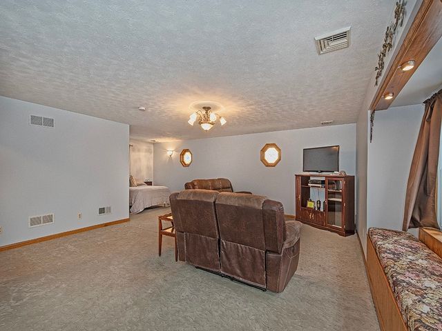 5479 Spruce St, Bethel Park, PA 15102