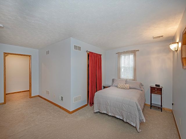 5479 Spruce St, Bethel Park, PA 15102