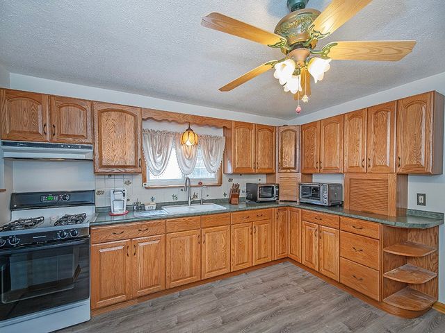 5479 Spruce St, Bethel Park, PA 15102