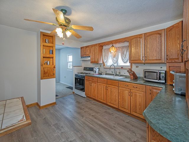 5479 Spruce St, Bethel Park, PA 15102