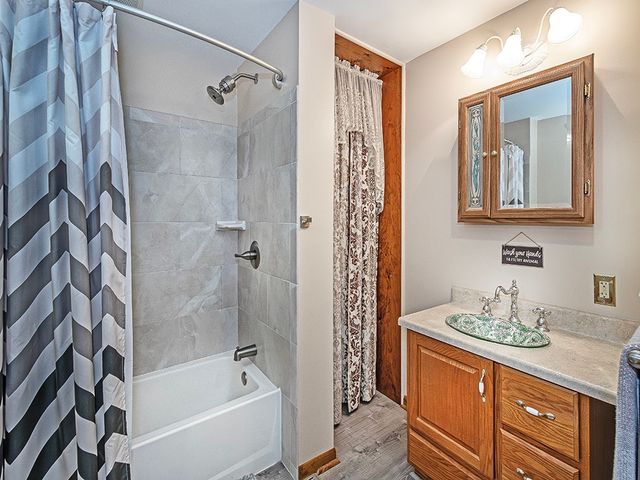 5479 Spruce St, Bethel Park, PA 15102