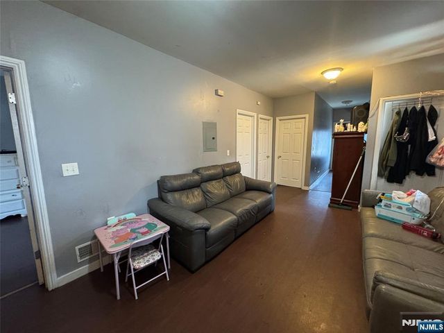 47 Oak Street, Paterson, NJ 07501