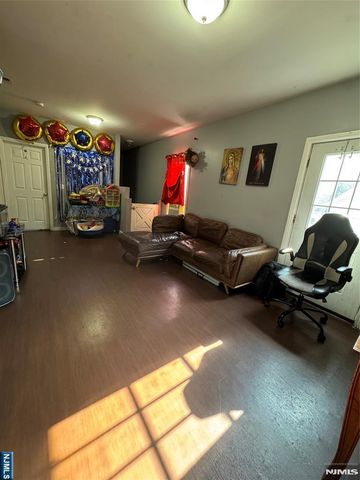 47 Oak Street, Paterson, NJ 07501