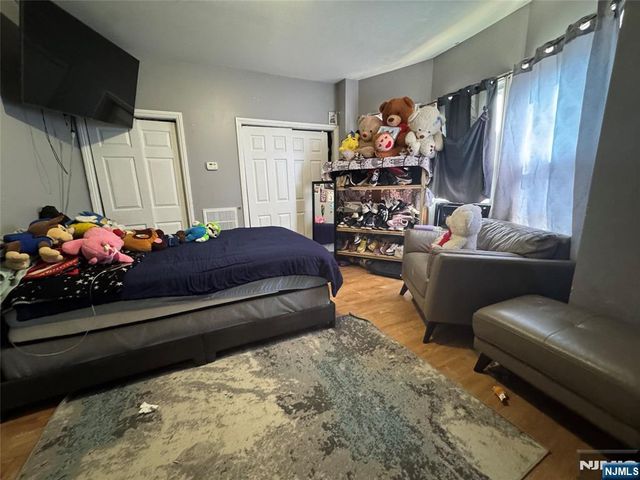 47 Oak Street, Paterson, NJ 07501