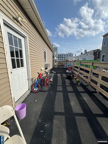 47 Oak Street, Paterson, NJ 07501