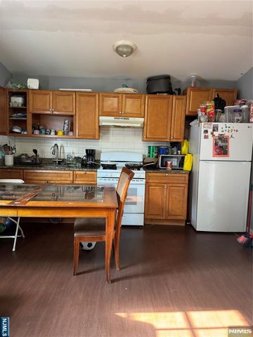 47 Oak Street, Paterson, NJ 07501