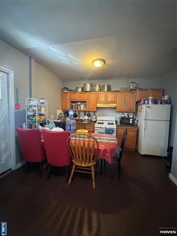 47 Oak Street, Paterson, NJ 07501