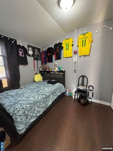 47 Oak Street, Paterson, NJ 07501