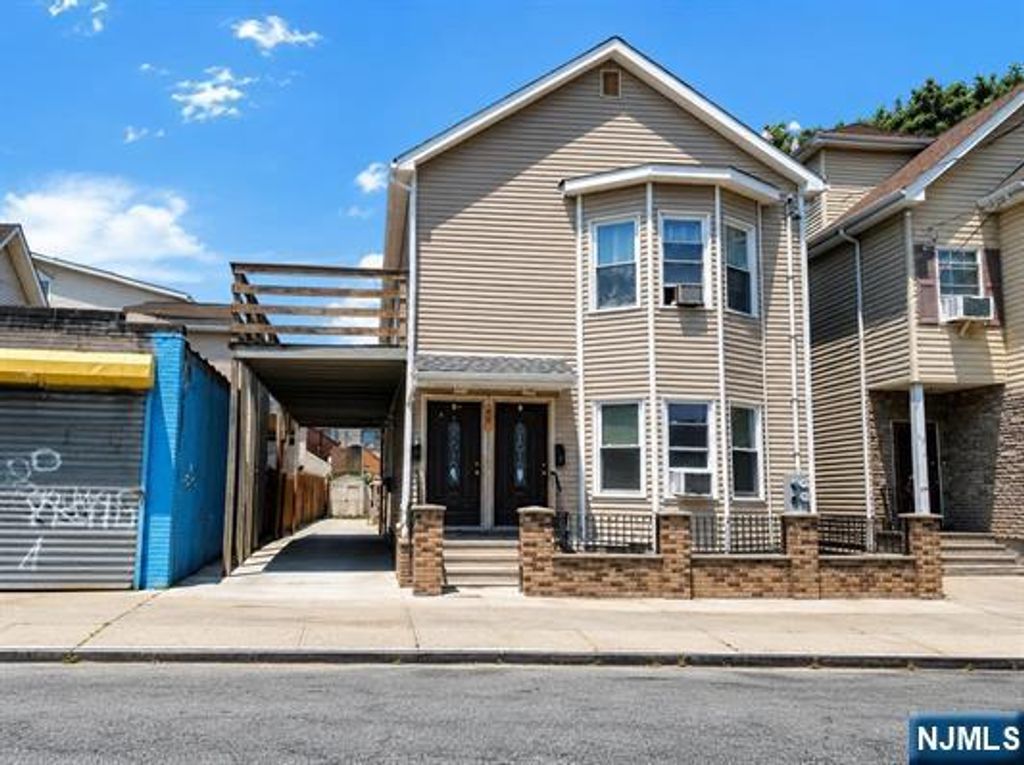 47 Oak Street, Paterson, NJ 07501