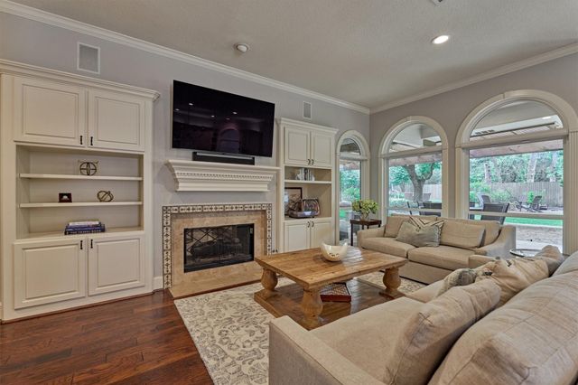 18 Treevine Court, The Woodlands, TX 77381