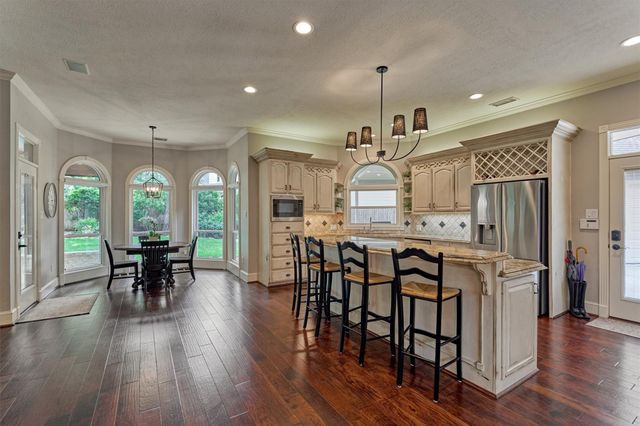 18 Treevine Court, The Woodlands, TX 77381
