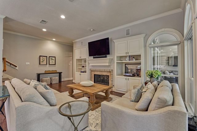 18 Treevine Court, The Woodlands, TX 77381
