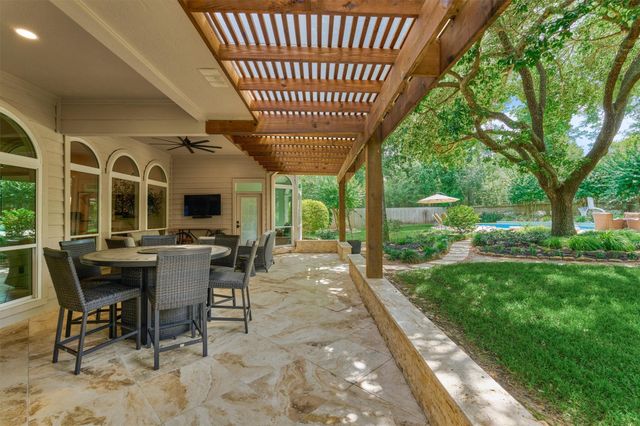 18 Treevine Court, The Woodlands, TX 77381