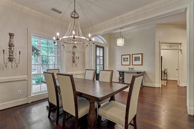 18 Treevine Court, The Woodlands, TX 77381