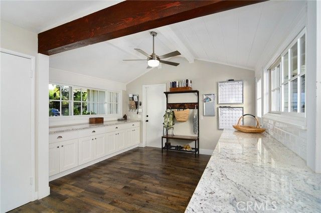 19029 Sprague Street, Tarzana (los Angeles), CA 91356