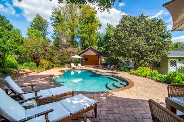 19029 Sprague Street, Tarzana (los Angeles), CA 91356