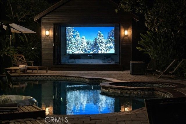 19029 Sprague Street, Tarzana (los Angeles), CA 91356