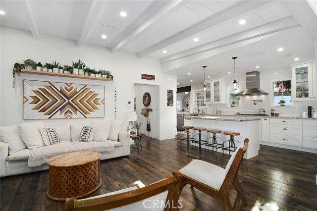 19029 Sprague Street, Tarzana (los Angeles), CA 91356