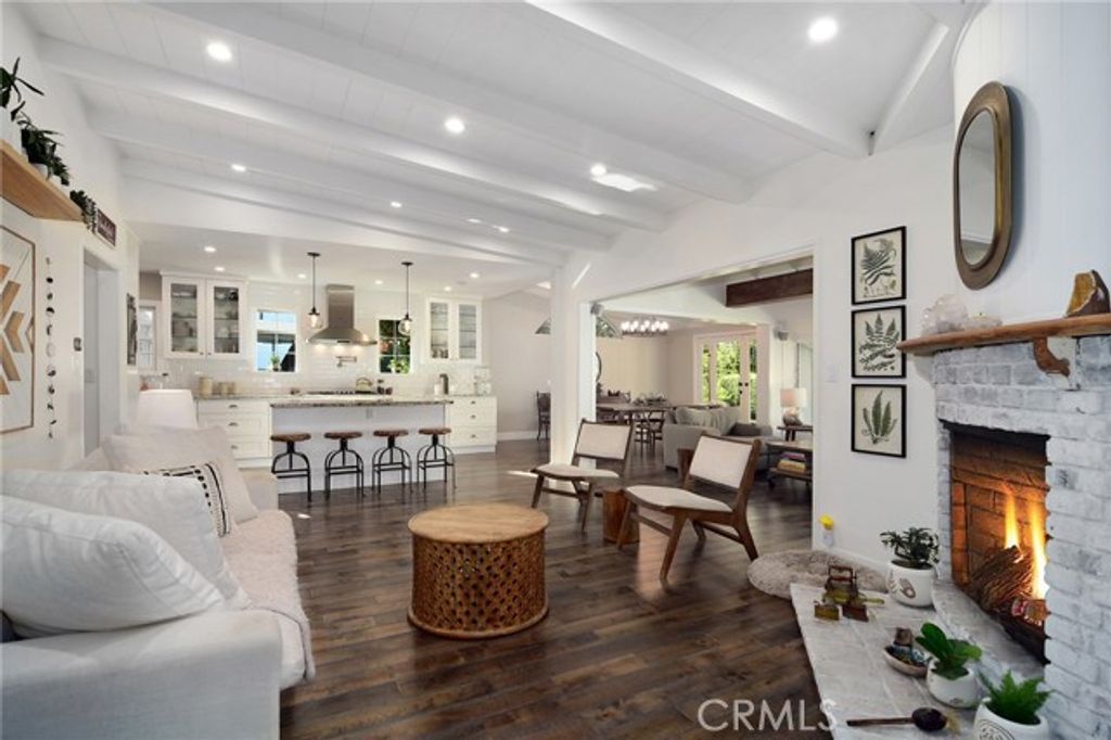 19029 Sprague Street, Tarzana (los Angeles), CA 91356