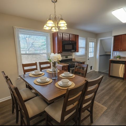 5S353 Stewart Drive, Naperville, IL 60563