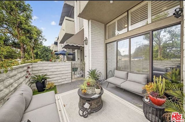 5305 White Oak Avenue F, Encino, CA 91316