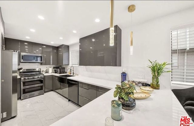 5305 White Oak Avenue F, Encino, CA 91316