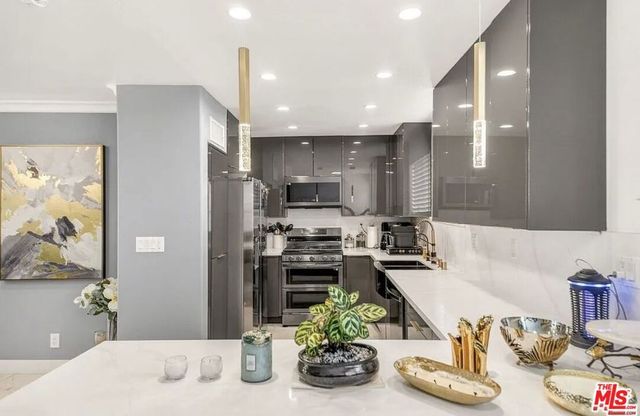 5305 White Oak Avenue F, Encino, CA 91316