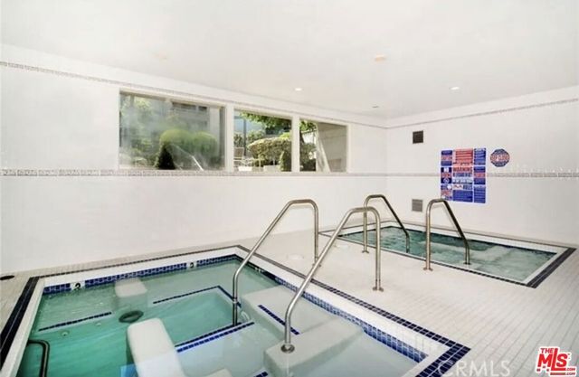 5305 White Oak Avenue F, Encino, CA 91316