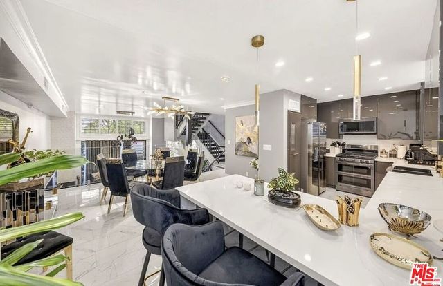 5305 White Oak Avenue F, Encino, CA 91316