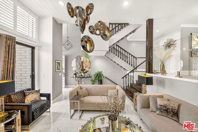 5305 White Oak Avenue F, Encino, CA 91316