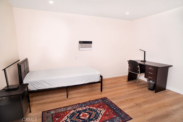1134 W 39th, Los Angeles, CA 90037