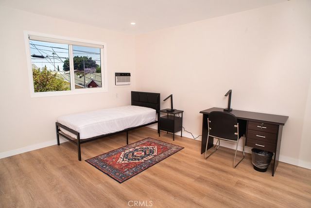 1134 W 39th, Los Angeles, CA 90037