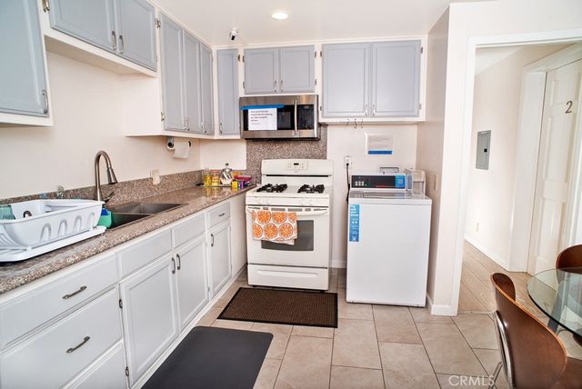 1134 W 39th, Los Angeles, CA 90037