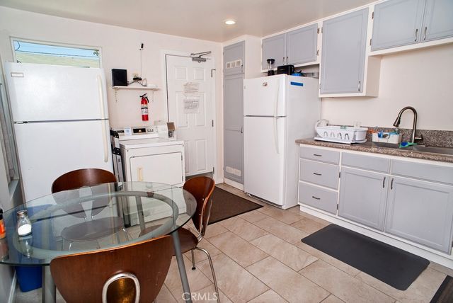 1134 W 39th, Los Angeles, CA 90037