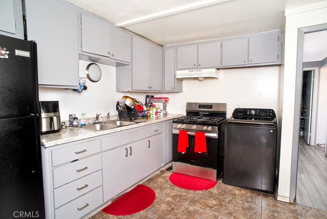 1134 W 39th, Los Angeles, CA 90037
