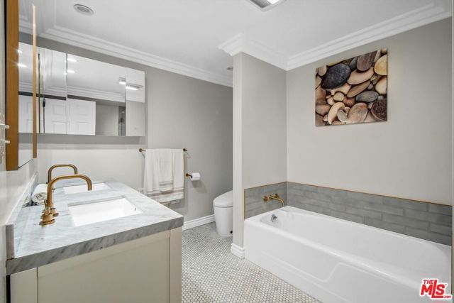 289 S Barrington Avenue A102, Los Angeles, CA 90049