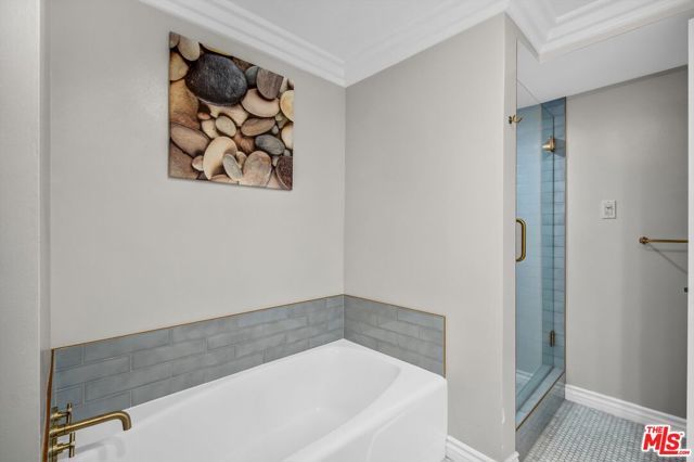 289 S Barrington Avenue A102, Los Angeles, CA 90049