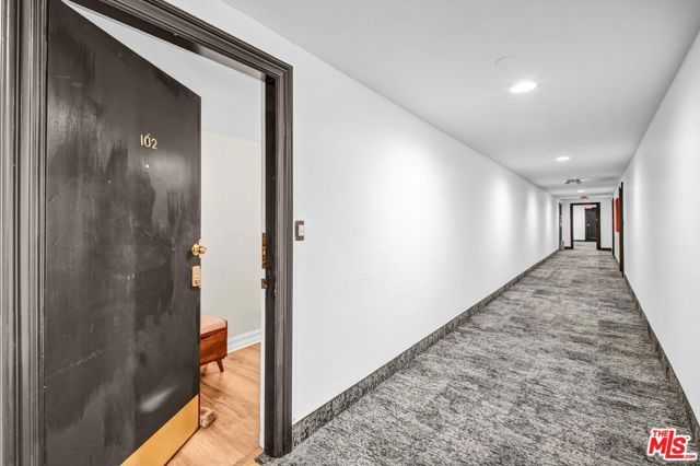 289 S Barrington Avenue A102, Los Angeles, CA 90049