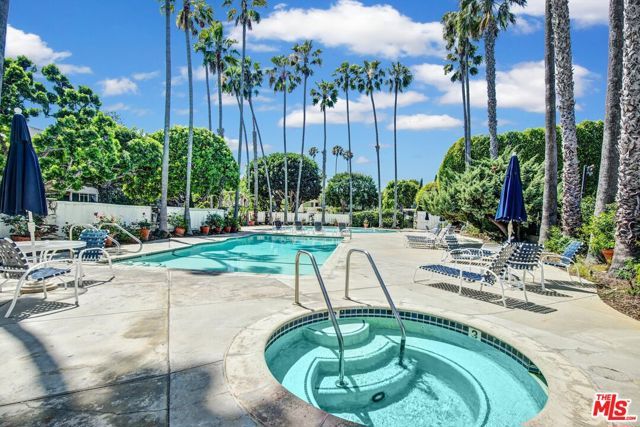 289 S Barrington Avenue A102, Los Angeles, CA 90049