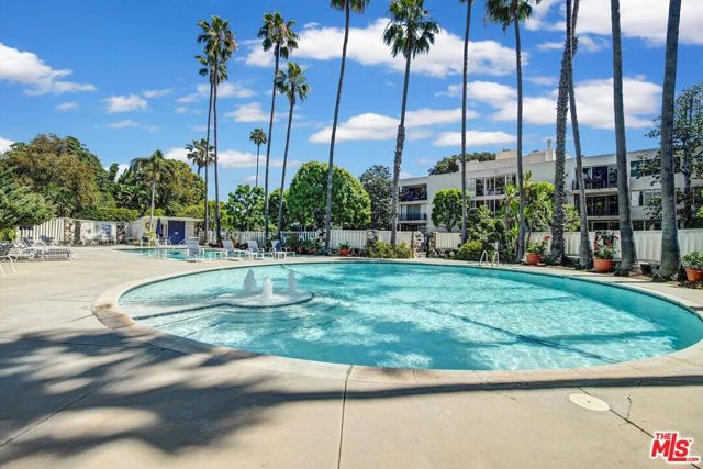 289 S Barrington Avenue A102, Los Angeles, CA 90049