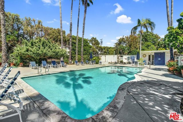 289 S Barrington Avenue A102, Los Angeles, CA 90049