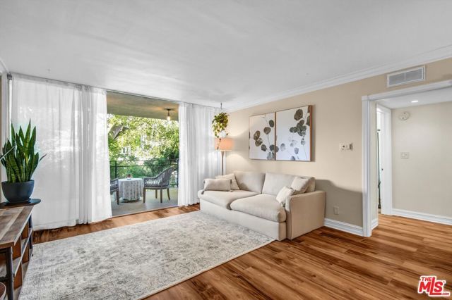 289 S Barrington Avenue A102, Los Angeles, CA 90049