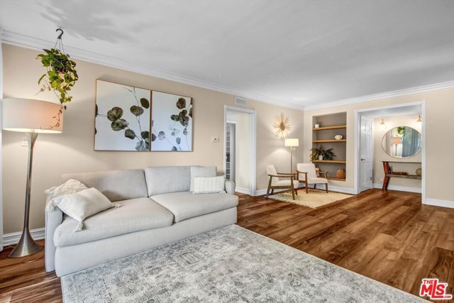 289 S Barrington Avenue A102, Los Angeles, CA 90049