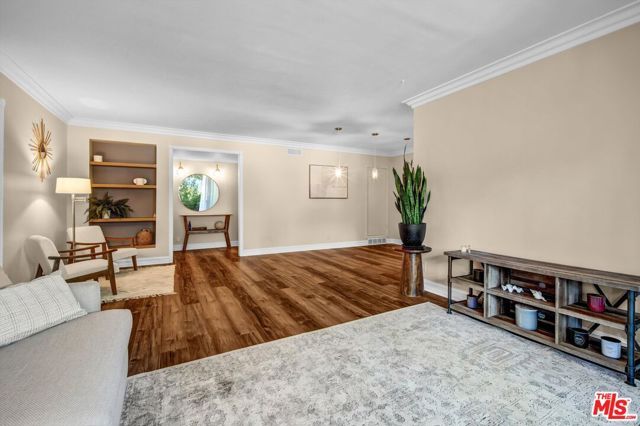 289 S Barrington Avenue A102, Los Angeles, CA 90049