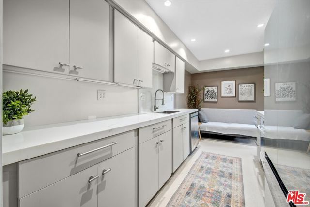 289 S Barrington Avenue A102, Los Angeles, CA 90049